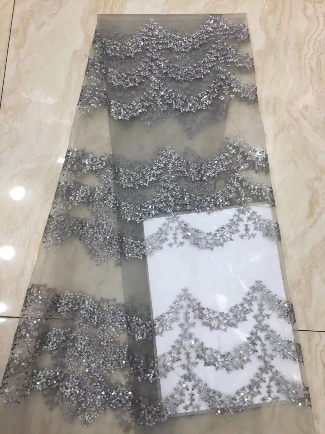 Hot sale sequined African French lace fabric and sequined high quality Nigerian lace fabric wedding D4180
Hot sale sequined African French lace fabric and sequined high quality Nigerian lace fabric wedding D4180