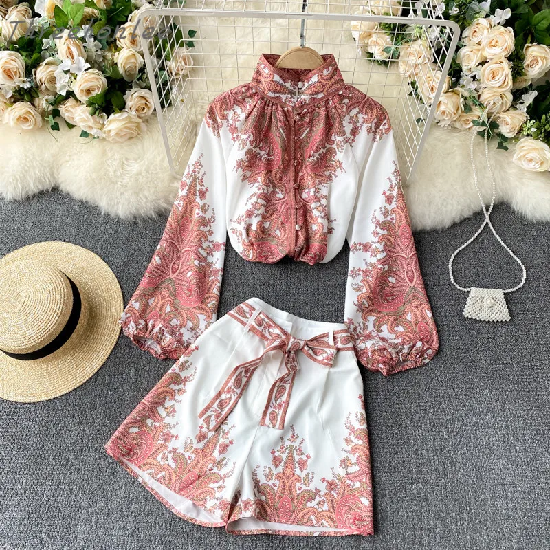 2021 Spring New Fashion Two Piece Set Women Long Puff Sleeve Stand Collar Floral Print Top And Drawstring Shorts Female Suits
2021 Spring New Fashion Two Piece Set Women Long Puff Sleeve Stand Collar Floral Print Top And Drawstring Shorts Female Suits