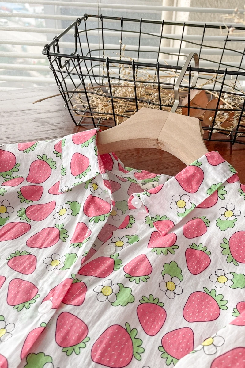 2021 summer new lovely strawberry print short sleeve shirt single breasted Shirt 
2021 summer new lovely strawberry print short sleeve shirt single breasted Shirt