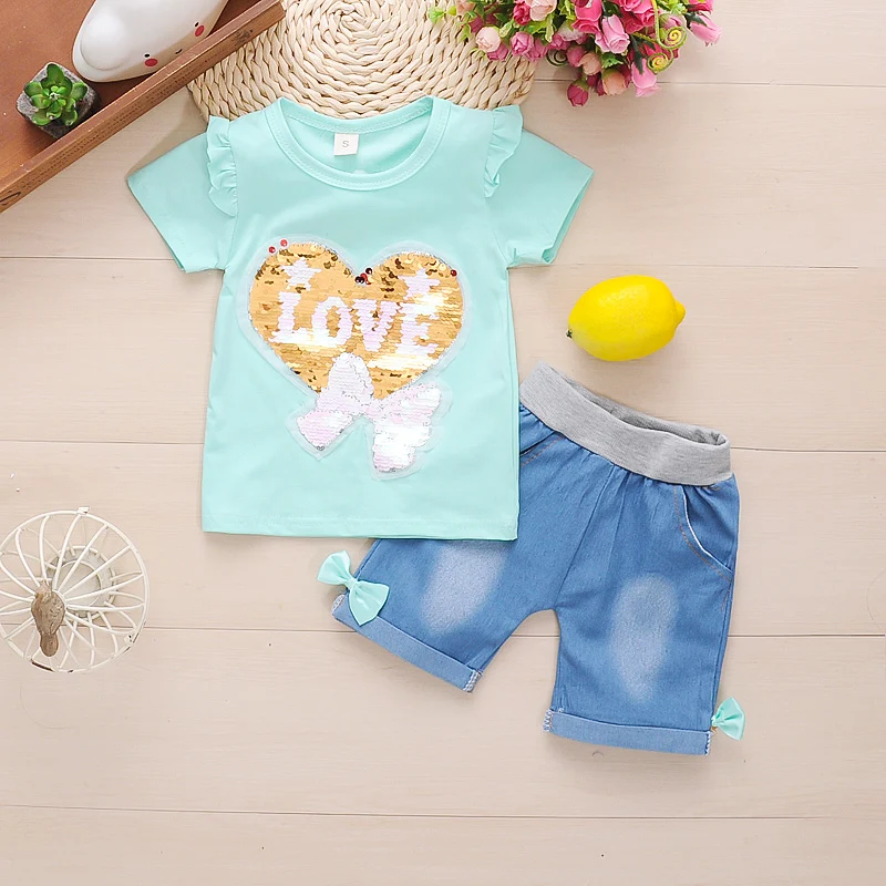 Комплект летней одежды для маленьких девочек, модная футболка в стиле любви и джинсовые штаны, комплект из 2 предметов, спортивный костюм дл...
Комплект летней одежды для маленьких девочек, модная футболка в стиле любви и джинсовые штаны, комплект из 2 предметов, спортивный костюм дл...