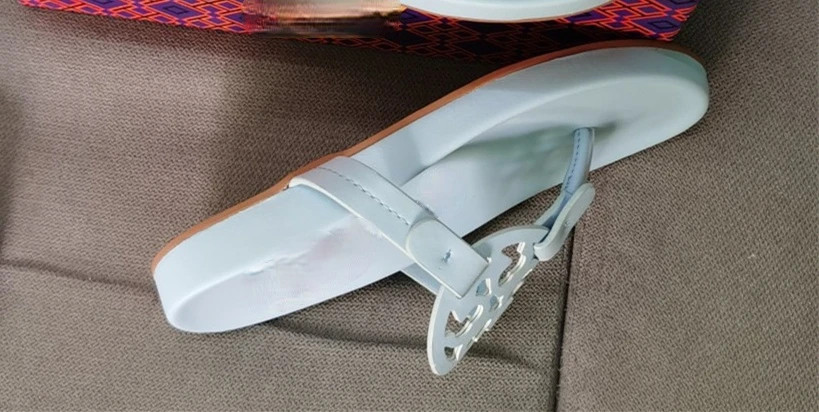 2021 woman Summer Flip Flops Casual Flat with solid Slippers Beach Open Toe chaussure shoes woman sandals
2021 woman Summer Flip Flops Casual Flat with solid Slippers Beach Open Toe chaussure shoes woman sandals