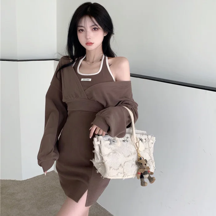 Autumn and Winter Sexy Casual Show Chest Hanging Neck Open Back Solid Color Hip Skirt & Long Sleeve Blouse Two-piece Female
Autumn and Winter Sexy Casual Show Chest Hanging Neck Open Back Solid Color Hip Skirt & Long Sleeve Blouse Two-piece Female