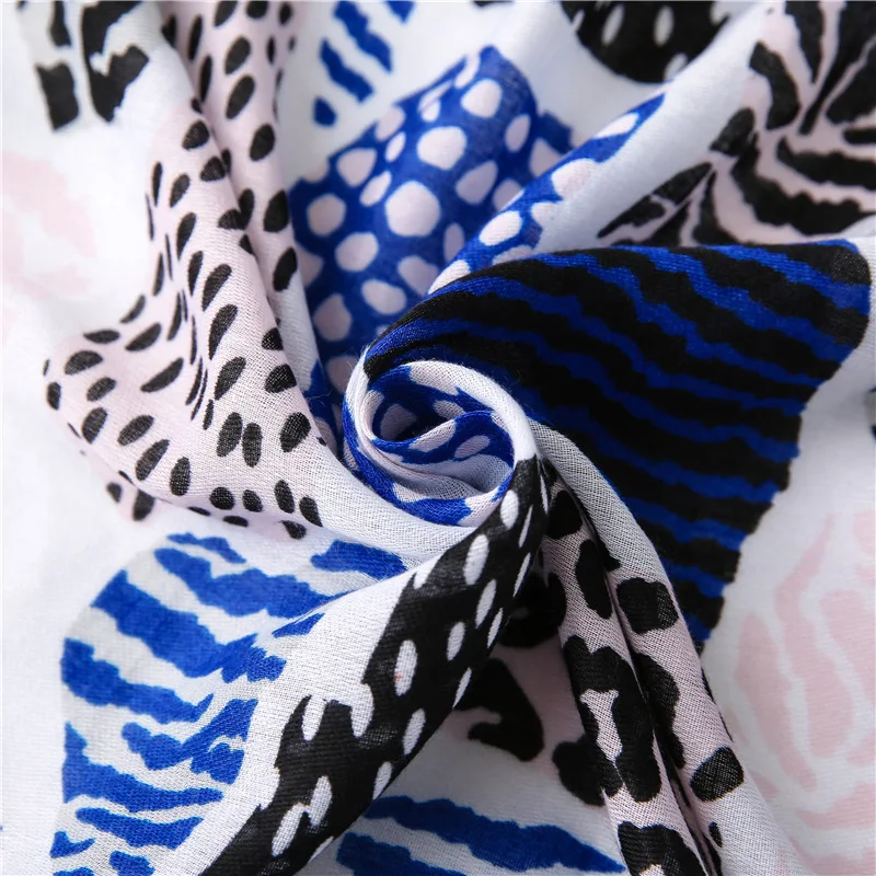 2020 tourism Autumn and winter women Leopard Print silk scarves Fashion Flower seaside sunscreen quality cotton material shawl
2020 tourism Autumn and winter women Leopard Print silk scarves Fashion Flower seaside sunscreen quality cotton material shawl