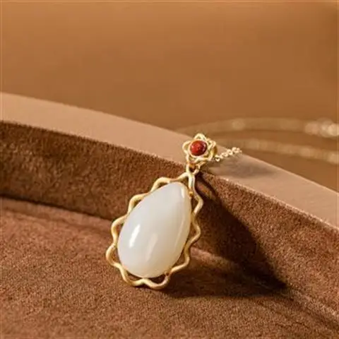 Original S925 Sterling Silver Gilding Hetian Jade White Jade Personality Drop-Shaped Creative Ornament Temperament Female Pendan
Original S925 Sterling Silver Gilding Hetian Jade White Jade Personality Drop-Shaped Creative Ornament Temperament Female Pendan
