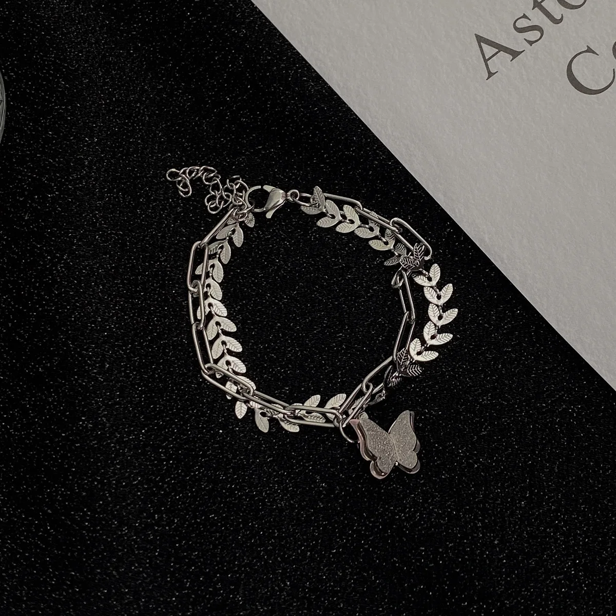 Titanium Steel Double Butterfly Bracelet Female Small Fresh Handmade Chain Niche Design Bracelet Hip Hop Jewelry
Titanium Steel Double Butterfly Bracelet Female Small Fresh Handmade Chain Niche Design Bracelet Hip Hop Jewelry