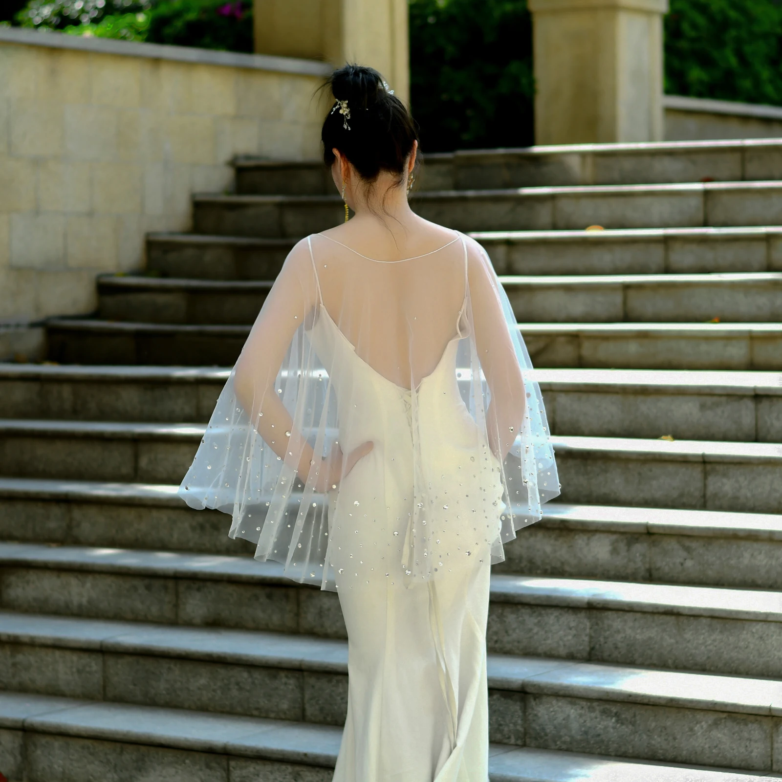 Handmade Short Off White Wrap For Wedding Champagne Wedding Cape Shrugs For Women Crystal Bridal Jacket Elegant Wedding Shawl
Handmade Short Off White Wrap For Wedding Champagne Wedding Cape Shrugs For Women Crystal Bridal Jacket Elegant Wedding Shawl