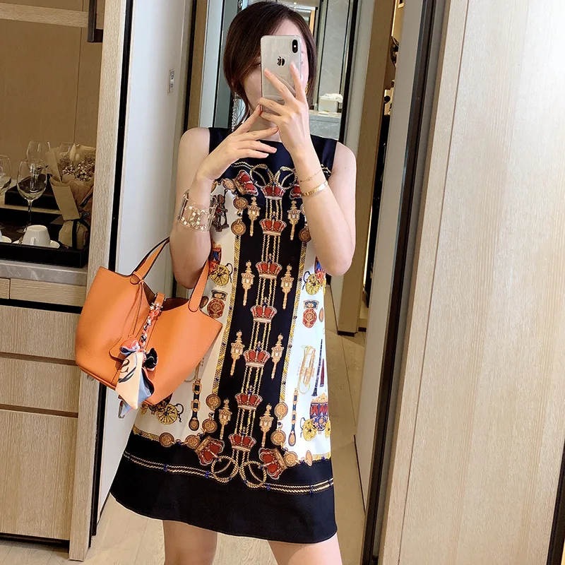 Fashionable Summer New Elegant Diamond Beaded Printing a Short Zipper Dress
Fashionable Summer New Elegant Diamond Beaded Printing a Short Zipper Dress