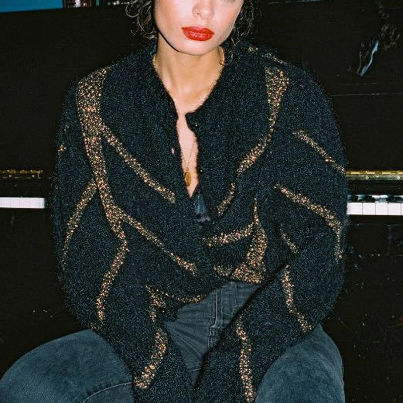 Трикотажный кардиган на пуговицах, с V-образным вырезом 
Трикотажный кардиган на пуговицах, с V-образным вырезом