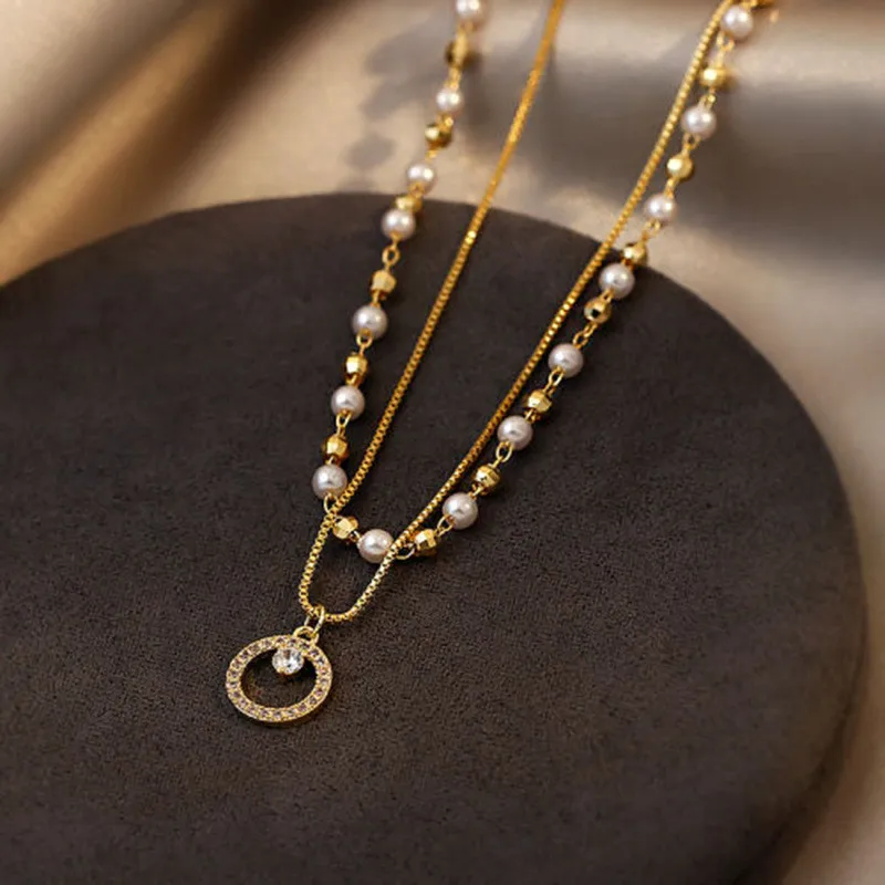 Женское двойное ожерелье с жемчугом и фианитами
Женское двойное ожерелье с жемчугом и фианитами