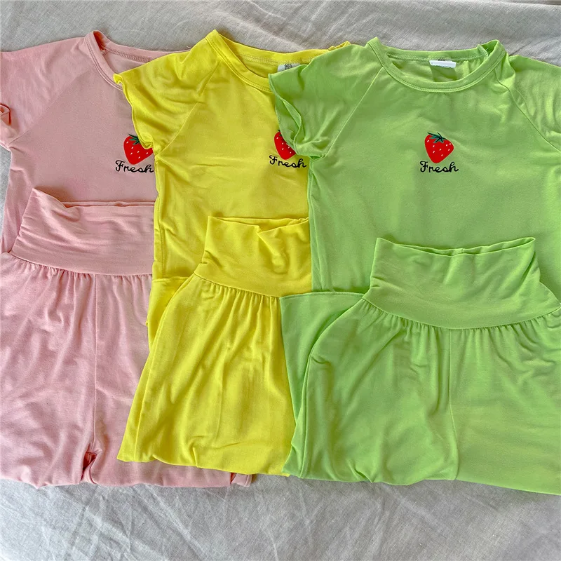 Korean Modal Pajamas Set High Waist Leisure Tops and Pants Two-Piece Baby Girls Strawberry Sleepwear Home Clothes Bibs 1-8 yrs
Korean Modal Pajamas Set High Waist Leisure Tops and Pants Two-Piece Baby Girls Strawberry Sleepwear Home Clothes Bibs 1-8 yrs