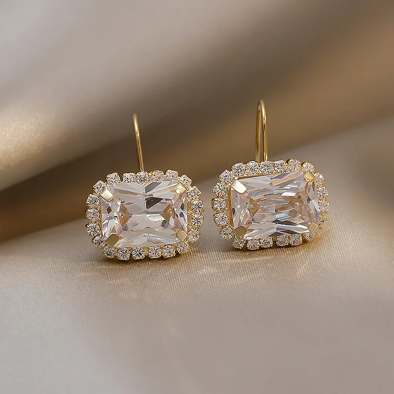 Fashion design geometric square diamond-encrusted crystal hook simple personality tide earrings student temperament earrings
Fashion design geometric square diamond-encrusted crystal hook simple personality tide earrings student temperament earrings