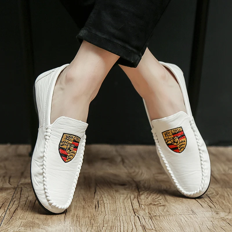 Korean version of loafers fashion casual men's shoes green beanie shoes spring and autumn new youth men's shoes black work shoes