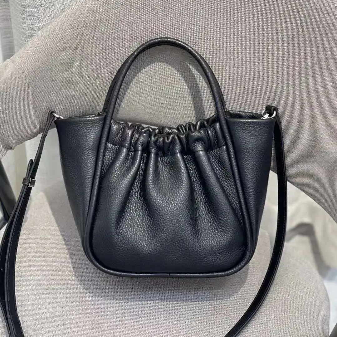 Высококачественная женская сумка из натуральной кожи, черные женские сумки через плечо
Высококачественная женская сумка из натуральной кожи, черные женские сумки через плечо