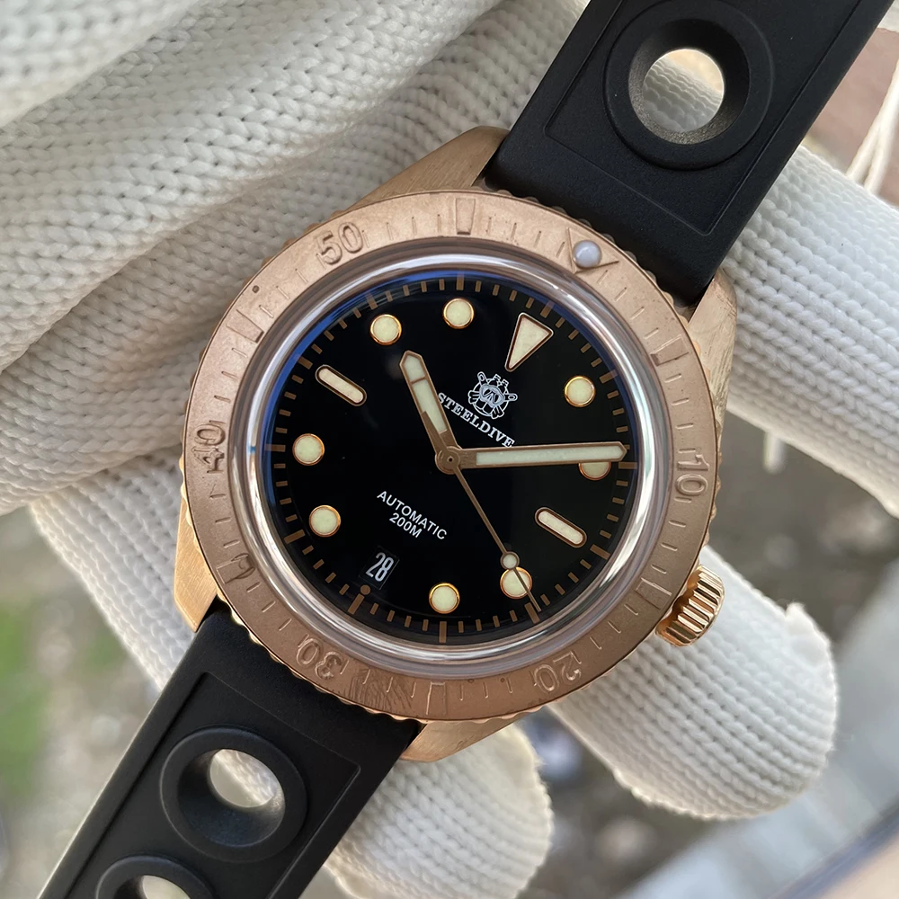 STEELDIVE SD1965S CUSN8 Bronze NH35 Automatic Movement Bubble Mirror Sapphire Mirror Luminous 200m Waterproof Men's Diving Watch
STEELDIVE SD1965S CUSN8 Bronze NH35 Automatic Movement Bubble Mirror Sapphire Mirror Luminous 200m Waterproof Men's Diving Watch