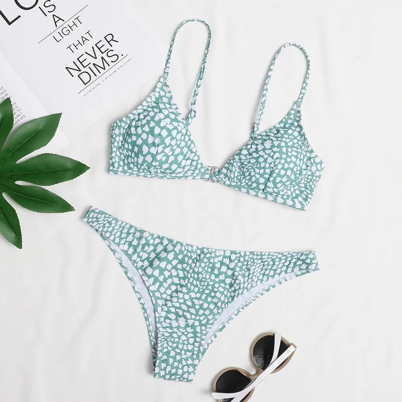 2021 New Sexy Printed Split Triangle Bikini Swimsuit Female 2 Piece Sets Wire Free Polyester
2021 New Sexy Printed Split Triangle Bikini Swimsuit Female 2 Piece Sets Wire Free Polyester