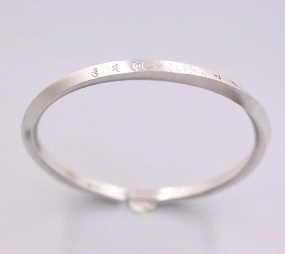 New Pure Solid 999 Fine Silver Bracelet 5.5mm Six-word Mantra Pattern Smooth Cuff Bangle Diameter 58-62mm
New Pure Solid 999 Fine Silver Bracelet 5.5mm Six-word Mantra Pattern Smooth Cuff Bangle Diameter 58-62mm