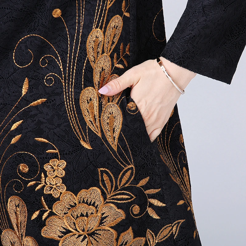High Quality Women Trench Coat 2020 Autumn Winter Thicked Embroidered Long Windbreaker Middle Aged Mother Overcoat Plus Size 6XL
High Quality Women Trench Coat 2020 Autumn Winter Thicked Embroidered Long Windbreaker Middle Aged Mother Overcoat Plus Size 6XL