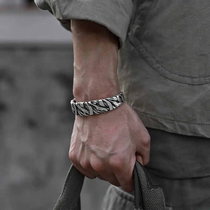 New Thailand Hand-woven Bracelet Men's Personality Retro Original Niche Thai Silver Open Bracelet Male Wide Bracelet
New Thailand Hand-woven Bracelet Men's Personality Retro Original Niche Thai Silver Open Bracelet Male Wide Bracelet