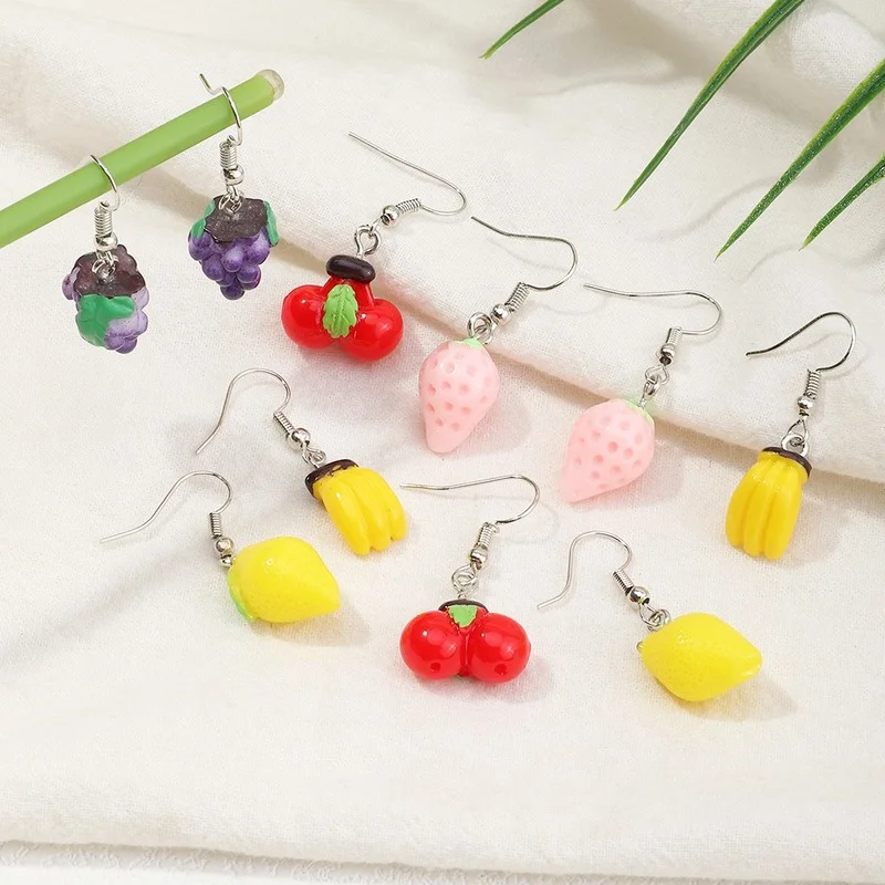 

2021 New Cute Mini Fruit Resin Summer Earring Grape Cherry Strawberry Lemon Banana Cartoon Dangle Earrings for Kid Girls Women