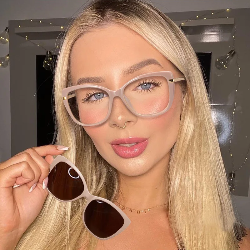 Evove Women Reading Glasses +125 100 150 175 Clip Polarized Magnetic Lens Fit Over Eyeglasses Frame Female Read Eyewear UV400
Evove Women Reading Glasses +125 100 150 175 Clip Polarized Magnetic Lens Fit Over Eyeglasses Frame Female Read Eyewear UV400