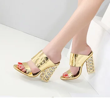 Korea Gold Princess crystal heel sandals thick heel hollow out cool open toe high heels slippers
Korea Gold Princess crystal heel sandals thick heel hollow out cool open toe high heels slippers