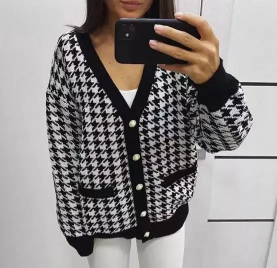 Women V Neck Button Black Houndstooth Cardigan 2020 Long Sleeve Sweater Autumn Winter Knitted Loose Oversized Jumper Casual
Women V Neck Button Black Houndstooth Cardigan 2020 Long Sleeve Sweater Autumn Winter Knitted Loose Oversized Jumper Casual