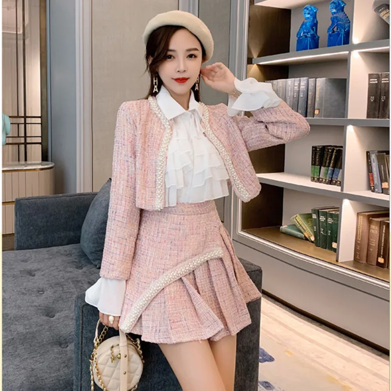 Женский твидовый комплект из 3 предметов, розовый короткий пиджак с бусинами и жемчужинами + белая шифоновая рубашка с оборками + плиссирова...
Женский твидовый комплект из 3 предметов, розовый короткий пиджак с бусинами и жемчужинами + белая шифоновая рубашка с оборками + плиссирова...