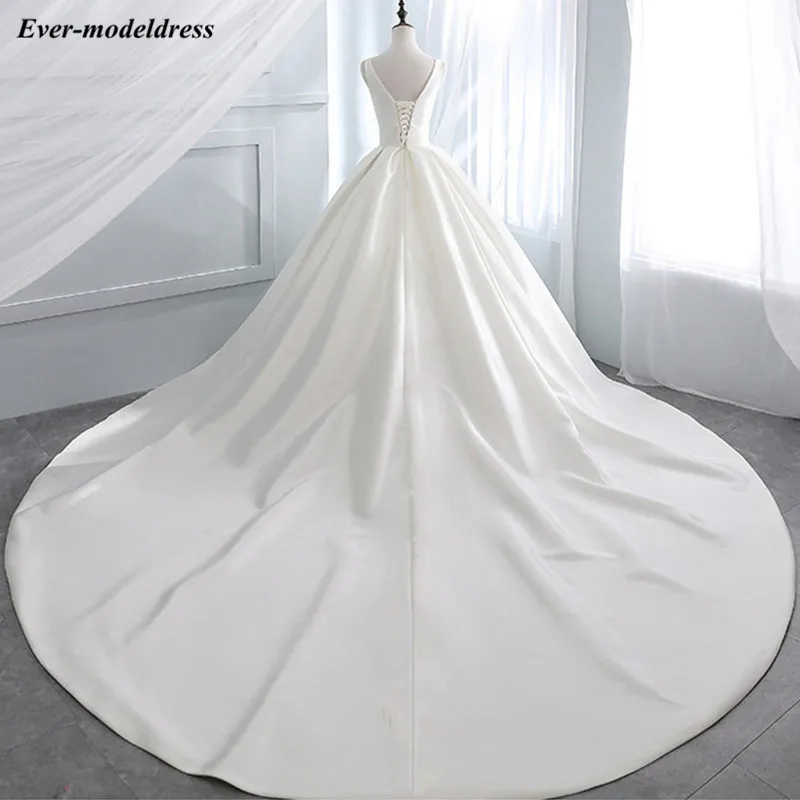 Princess Ball Gown Satin Wedding Dresses 2020 V Neck Sleeveless Lace-up Back Wedding Gowns Bride Dress vestido de noiva simples
Princess Ball Gown Satin Wedding Dresses 2020 V Neck Sleeveless Lace-up Back Wedding Gowns Bride Dress vestido de noiva simples