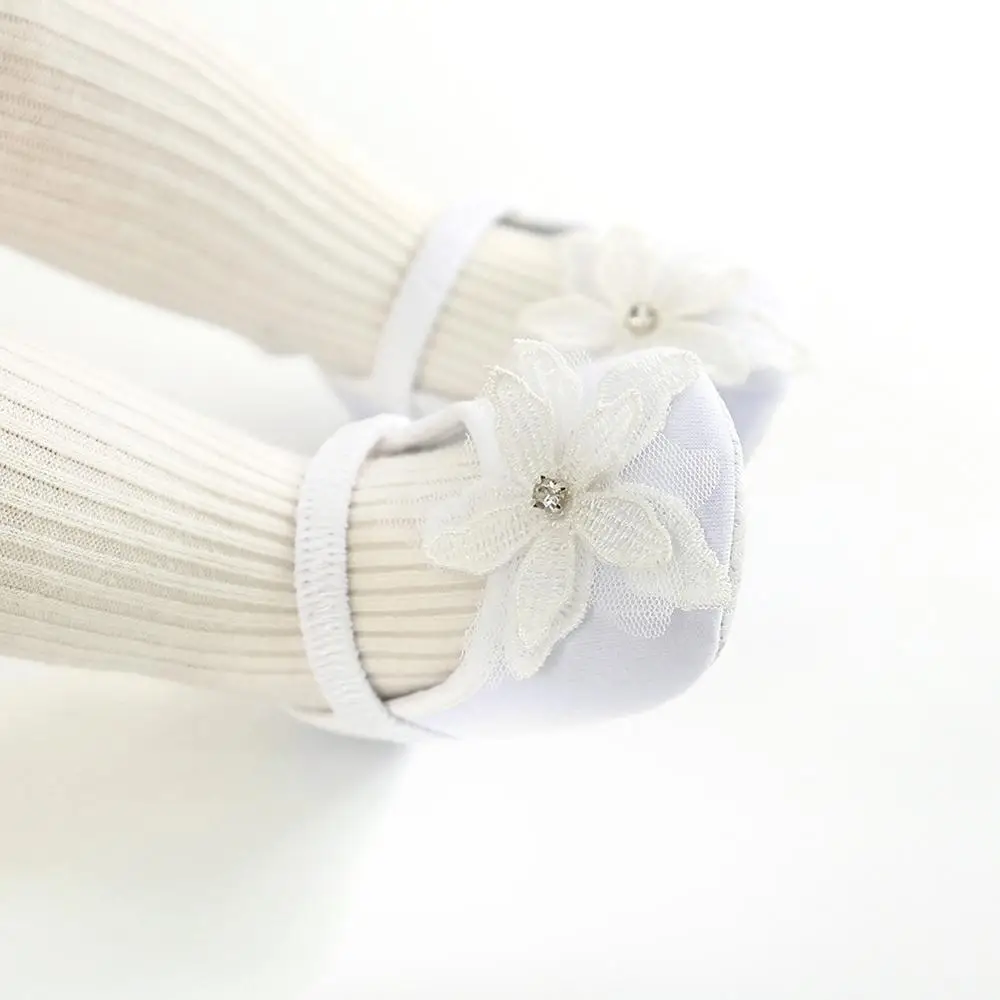 Baby Girl Infants Embroidery Floral Pattern Princess Shoes+Lace Flower Headband Photography Props Set
Baby Girl Infants Embroidery Floral Pattern Princess Shoes+Lace Flower Headband Photography Props Set