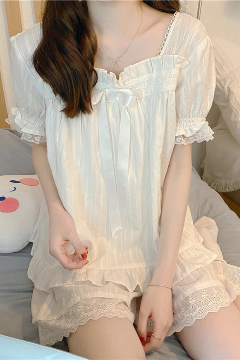 Ins Style Lace Edge short sleeve Shorts women's summer two piece thin princess style nightdress home suit
Ins Style Lace Edge short sleeve Shorts women's summer two piece thin princess style nightdress home suit