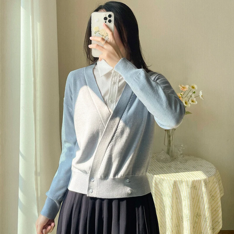 New baby blue bead knitted cardigan long sleeve V-Neck Sweater women's autumn sweater short coat loose
New baby blue bead knitted cardigan long sleeve V-Neck Sweater women's autumn sweater short coat loose