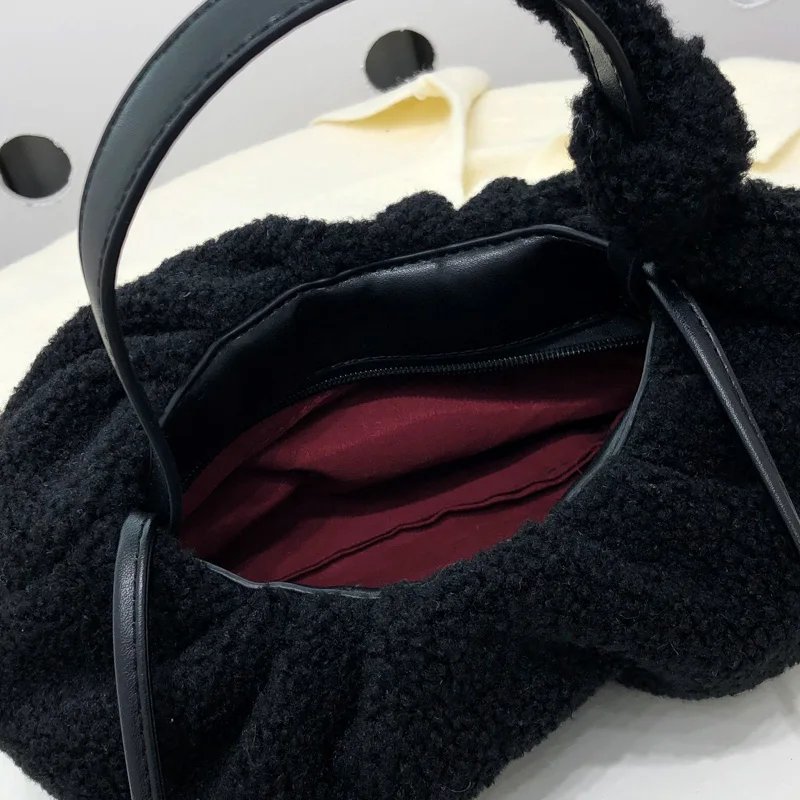 Elegant Winter Tote Bags for Women 2020 New Quality Wool Cloud Handbags Shoulder Crossbody Bag Bow Accessories Lady Satchel Bags
Elegant Winter Tote Bags for Women 2020 New Quality Wool Cloud Handbags Shoulder Crossbody Bag Bow Accessories Lady Satchel Bags
