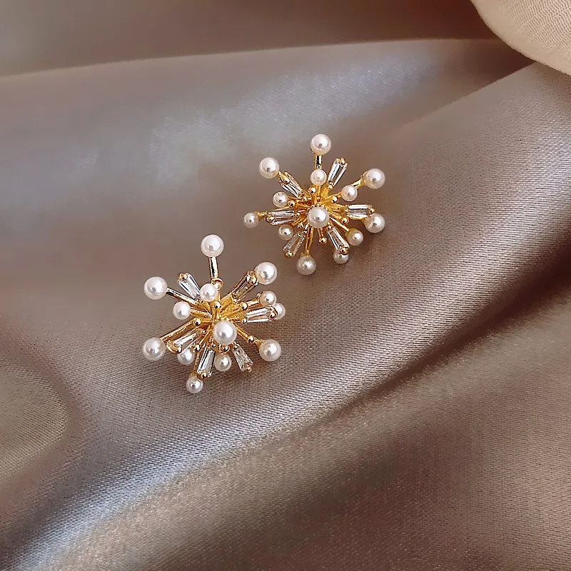 2021 New Classic Pearl wreath Stud Earrings For Women Korean Fashion Luxury Jewelry Party Girls Temperament Unusual Earrings
2021 New Classic Pearl wreath Stud Earrings For Women Korean Fashion Luxury Jewelry Party Girls Temperament Unusual Earrings