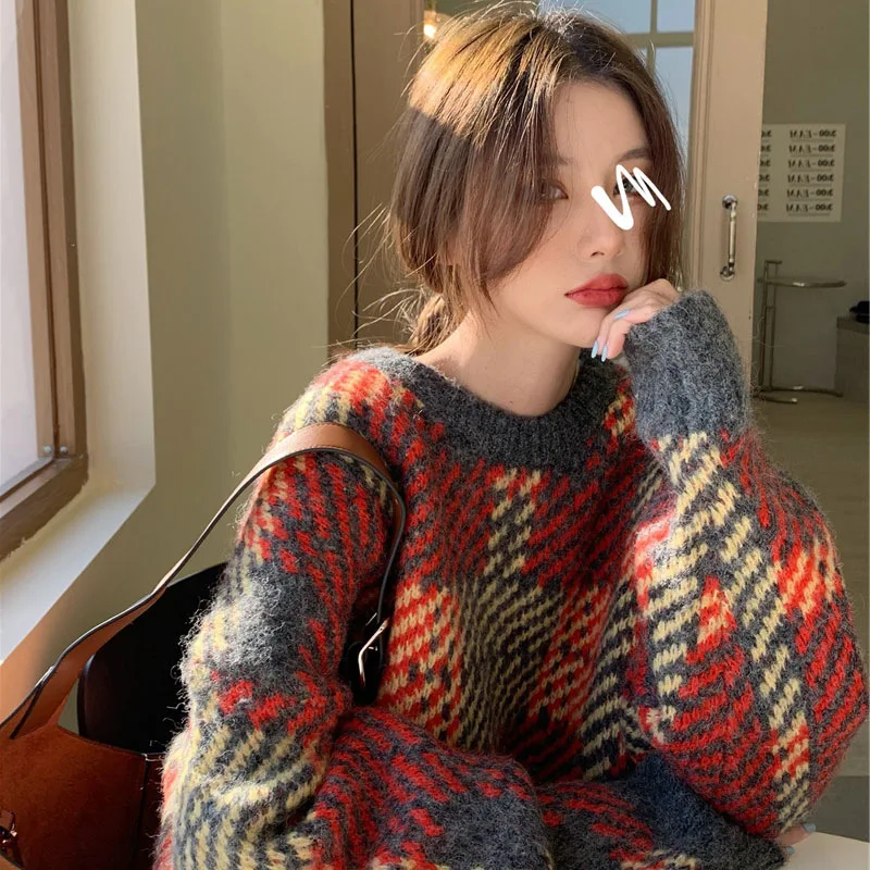 Women Autumn Winter New Japanese Style Outerwear Contrasting Color Design Plaid Round Neck Thick Sweater Loose Soft Pullover Top
Women Autumn Winter New Japanese Style Outerwear Contrasting Color Design Plaid Round Neck Thick Sweater Loose Soft Pullover Top