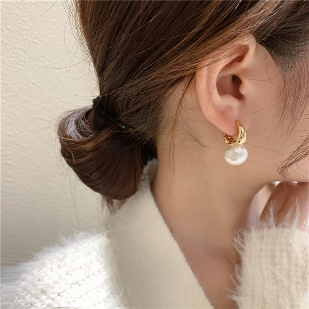 Hot Sale Simple Celebrity Style Gold Pearl Drop Earrings For Woman 2021 Korean Fashion Jewelry Wedding Girl's Sweet Accessories
Hot Sale Simple Celebrity Style Gold Pearl Drop Earrings For Woman 2021 Korean Fashion Jewelry Wedding Girl's Sweet Accessories