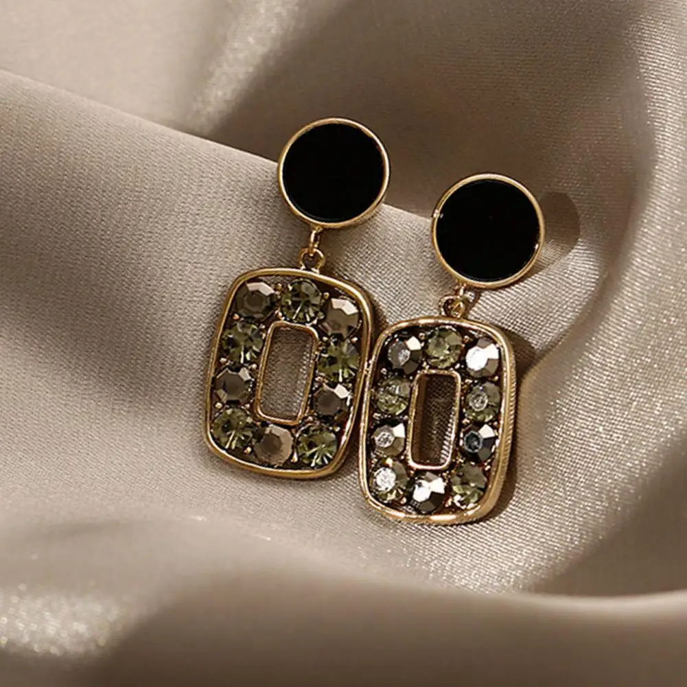 Decorative 1 Pair Stylish Eye-catching Rhinestone Stud Earrings Rhinestone Drop Earrings Square Ear Accessories
Decorative 1 Pair Stylish Eye-catching Rhinestone Stud Earrings Rhinestone Drop Earrings Square Ear Accessories