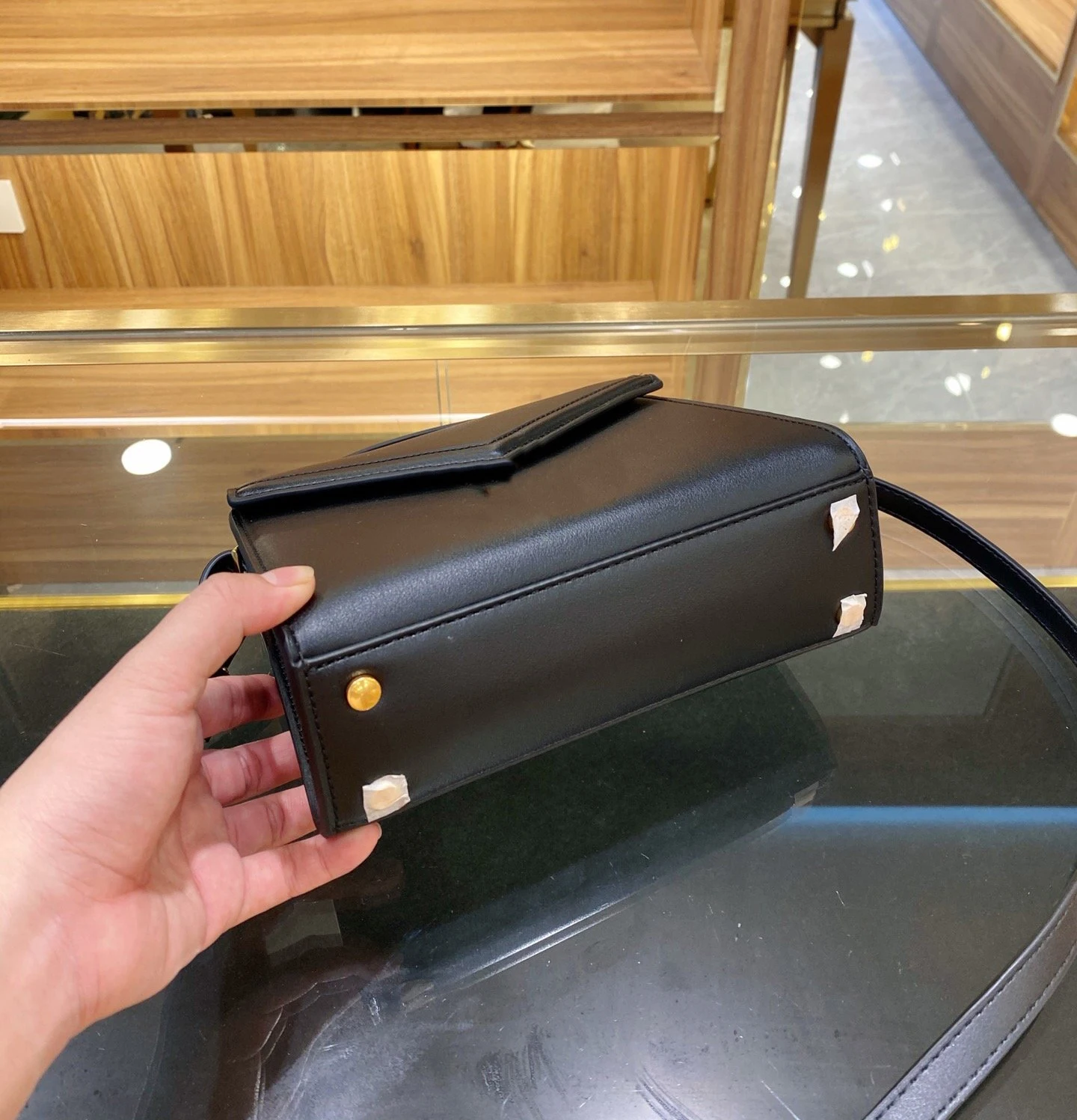 With Logo Female Fashionable and Versatile Simple Genuine Leather with Hand-Carrying Strap Metal Buckle Shoulder Messenger Bag
With Logo Female Fashionable and Versatile Simple Genuine Leather with Hand-Carrying Strap Metal Buckle Shoulder Messenger Bag