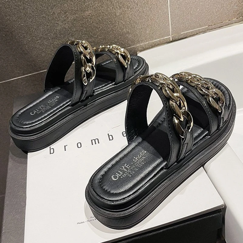 Flat bottom Outdoor wear Women slippers New women's sandals in summer 2021 Chain decoration Soft bottom antiskid Beach shoes
Flat bottom Outdoor wear Women slippers New women's sandals in summer 2021 Chain decoration Soft bottom antiskid Beach shoes