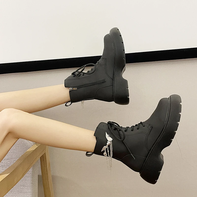 2021 Winter New Fashion Pendant Front Lace-up Women's Boots Thick High Heel Waterproof Platform Martin Boots Heel Height 5CM
2021 Winter New Fashion Pendant Front Lace-up Women's Boots Thick High Heel Waterproof Platform Martin Boots Heel Height 5CM