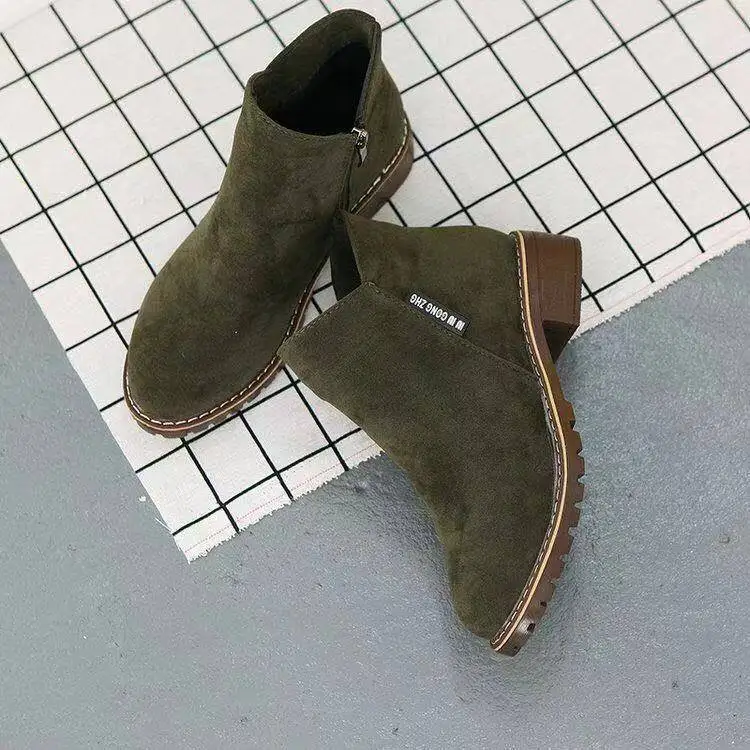 Booties female autumn and winter thick with Martin boots students wild plus velvet boots XL women's boots
Booties female autumn and winter thick with Martin boots students wild plus velvet boots XL women's boots