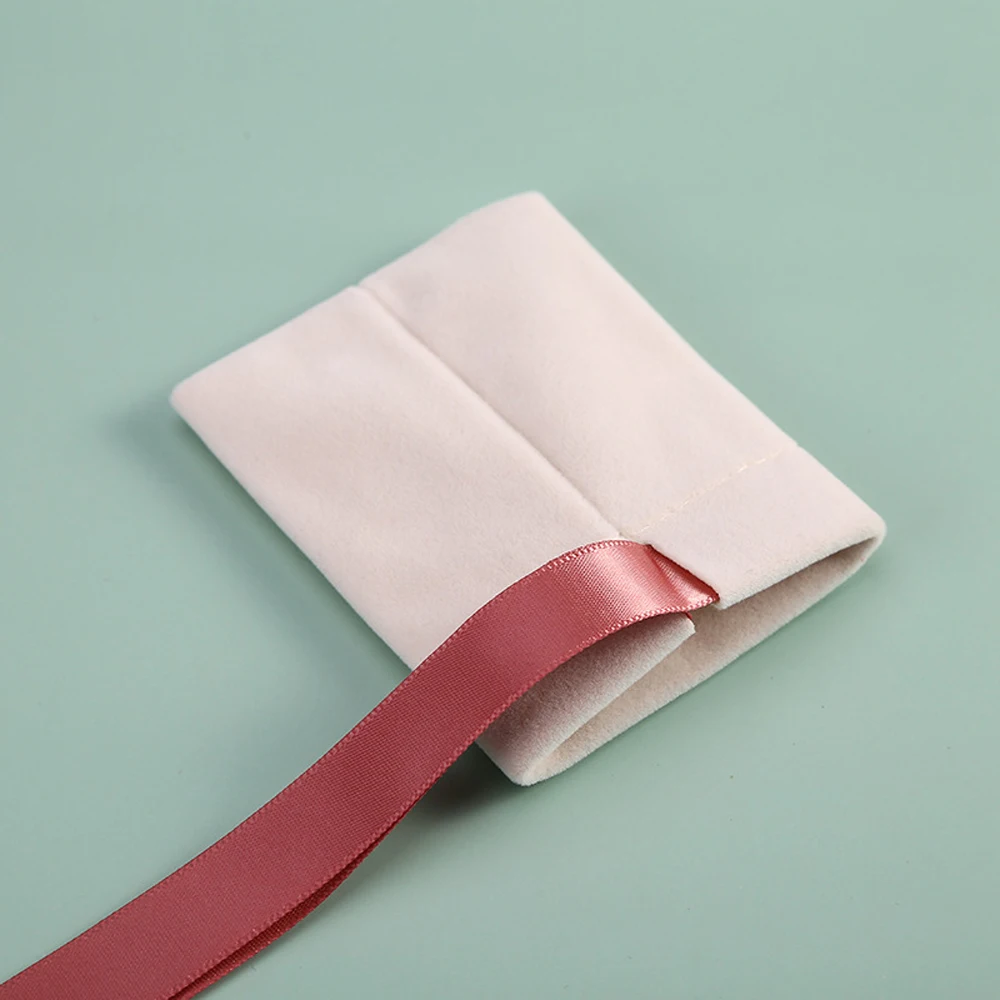 1 Pcs New Velvet Bags Jewelry Packaging Drawstring Style Gift Bags Bandage Bow Decor Wedding Party Favor Storage
1 Pcs New Velvet Bags Jewelry Packaging Drawstring Style Gift Bags Bandage Bow Decor Wedding Party Favor Storage