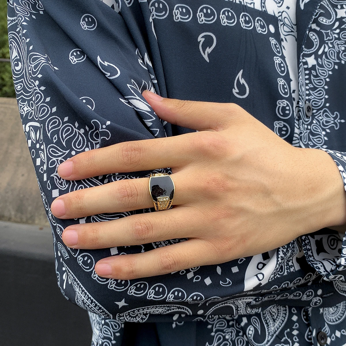 Lacteo 2021 Neo Gothic Black Rhinestone Charm Rings Jewelry For Women and Men Steampunk Gold Color Rings Accessories Gifts
Lacteo 2021 Neo Gothic Black Rhinestone Charm Rings Jewelry For Women and Men Steampunk Gold Color Rings Accessories Gifts