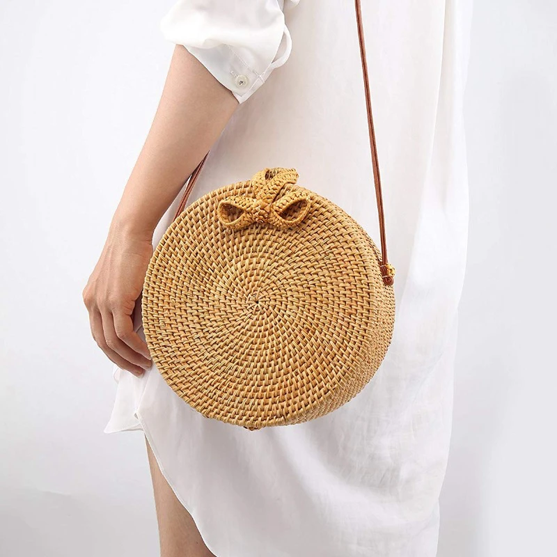 2020 New Bali Vintage Handmade Crossbody Leather Bag Round Beach Bag Girls Circle Rattan Bag Small Bohemian Shoulder Bag Women
2020 New Bali Vintage Handmade Crossbody Leather Bag Round Beach Bag Girls Circle Rattan Bag Small Bohemian Shoulder Bag Women