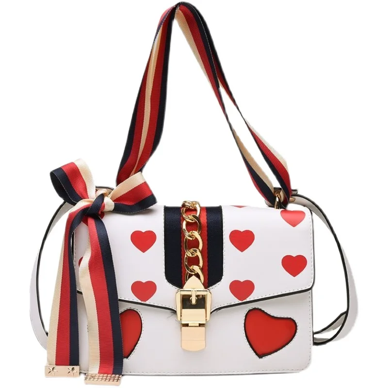 Size, fashion, beauty, hearts, handbags, spring 2021, new small chain, large belt, slung shoulder bag.
Size, fashion, beauty, hearts, handbags, spring 2021, new small chain, large belt, slung shoulder bag.