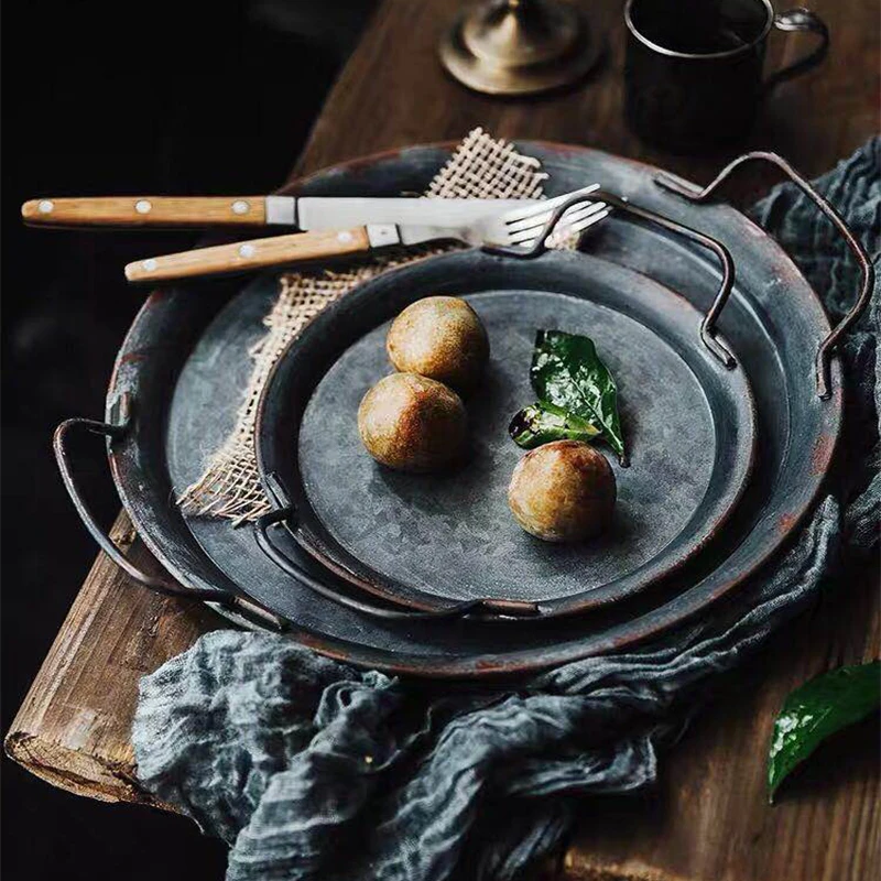 European Retro Metal Plate with Handles Handcrafted Round Storage Tray Wrought Iron Bread Tray Photography Props Home Decoration
European Retro Metal Plate with Handles Handcrafted Round Storage Tray Wrought Iron Bread Tray Photography Props Home Decoration
