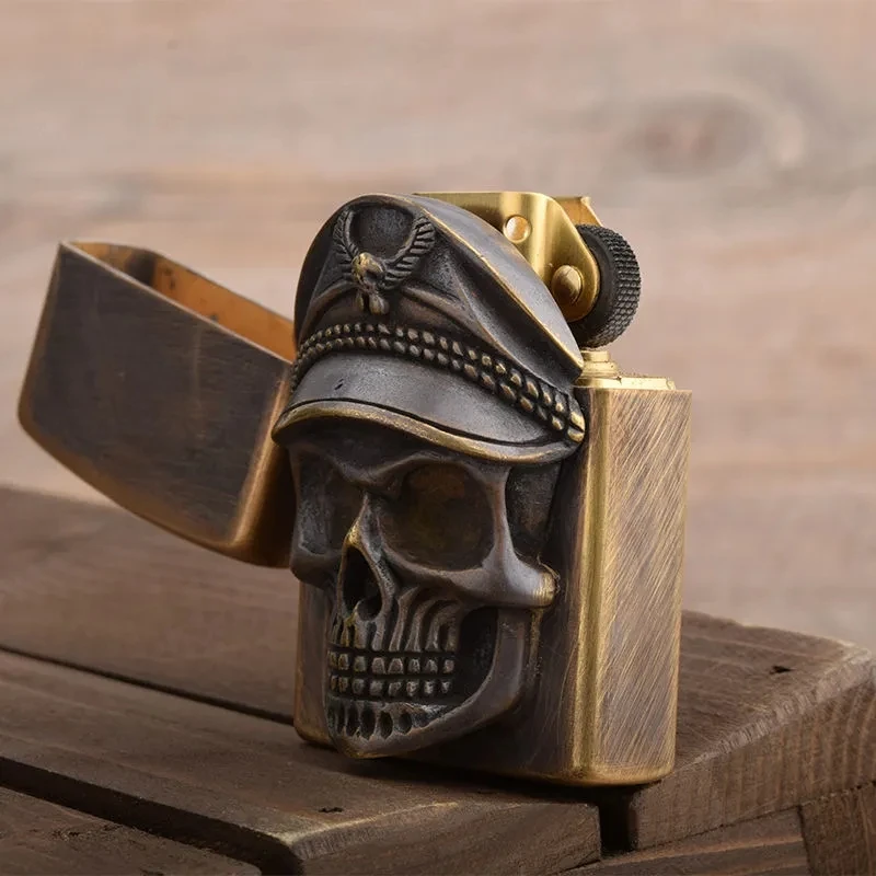 Zorro 902 латунная керосиновая Зажигалка штамп Военный Череп Ретро кремневая шлифовальная зеркальная ветрозащитная машина мужской подарок дл...
Zorro 902 латунная керосиновая Зажигалка штамп Военный Череп Ретро кремневая шлифовальная зеркальная ветрозащитная машина мужской подарок дл...