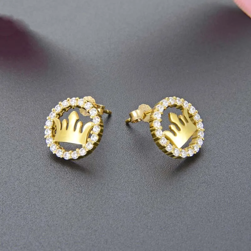 Real 925 Sterling Silver Ear Studs Fashion Elegant New Design Zircon Round Golden Crown Stud Earrings For Women Free Shipping
Real 925 Sterling Silver Ear Studs Fashion Elegant New Design Zircon Round Golden Crown Stud Earrings For Women Free Shipping