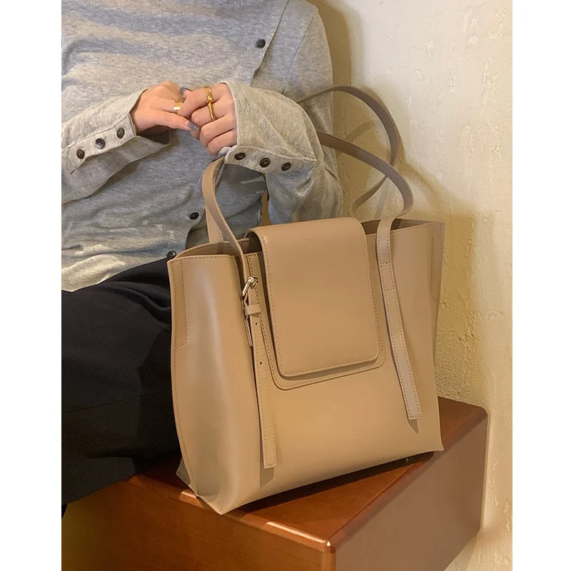 Women's bag 2021 new portable high-capacity Tote Bag Korean atmospheric shoulder bag versatile Bag
Women's bag 2021 new portable high-capacity Tote Bag Korean atmospheric shoulder bag versatile Bag