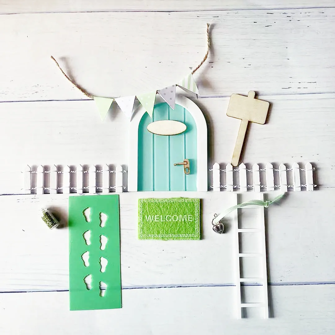 Mini Mint Hand Made Cute pink Fairy door Mouse hole, miniature wooden door with bunting and personalised sign post 
Mini Mint Hand Made Cute pink Fairy door Mouse hole, miniature wooden door with bunting and personalised sign post