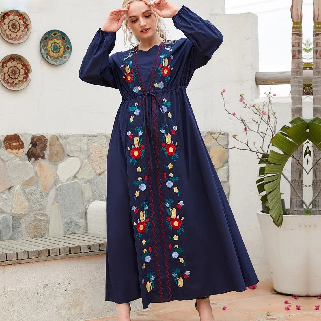 Большой Размеры Темно-синие вышитые мусульманское длинное платье с кружевной отделкой и шнурком на поясе и пышными рукавами Абая для женщи...
Большой Размеры Темно-синие вышитые мусульманское длинное платье с кружевной отделкой и шнурком на поясе и пышными рукавами Абая для женщи...